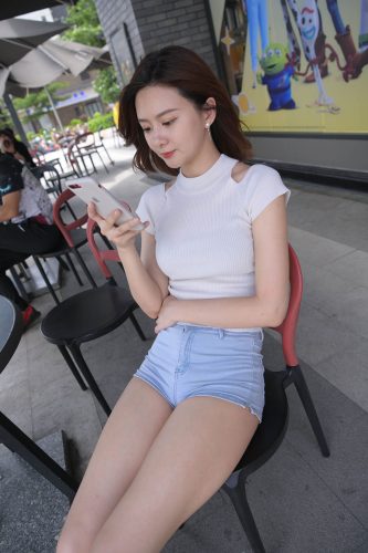 短发牛仔的漂亮女生【2.4G】-婷美图