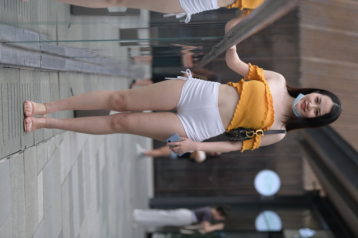 高腰白色短裤的漂亮女孩【767P】00065-婷美图