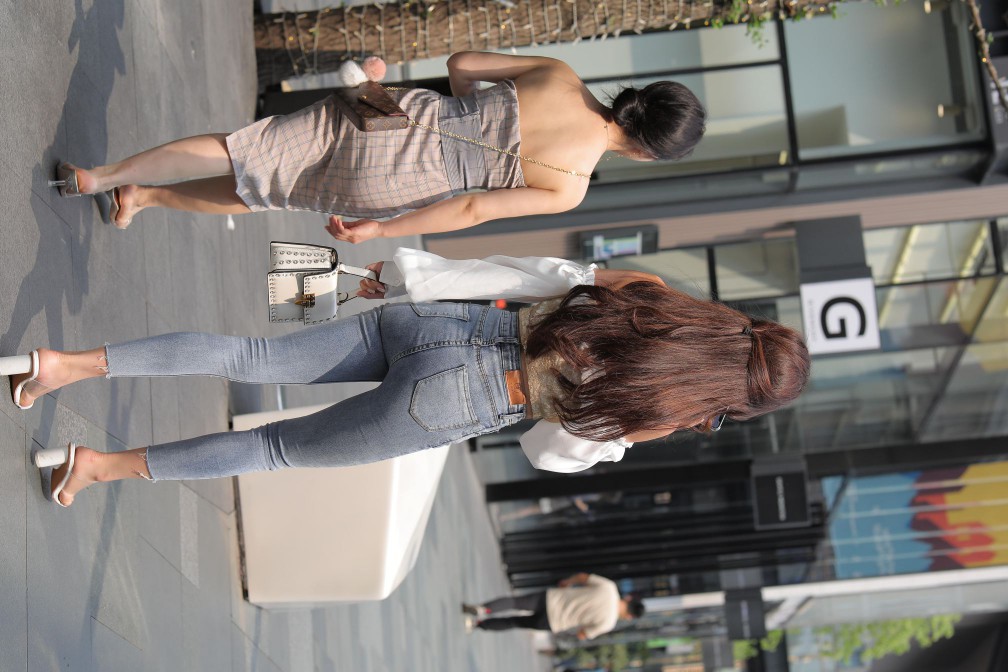 图片[2]-长相甜美的紧身牛仔裤姑娘【114P】00038-婷美图