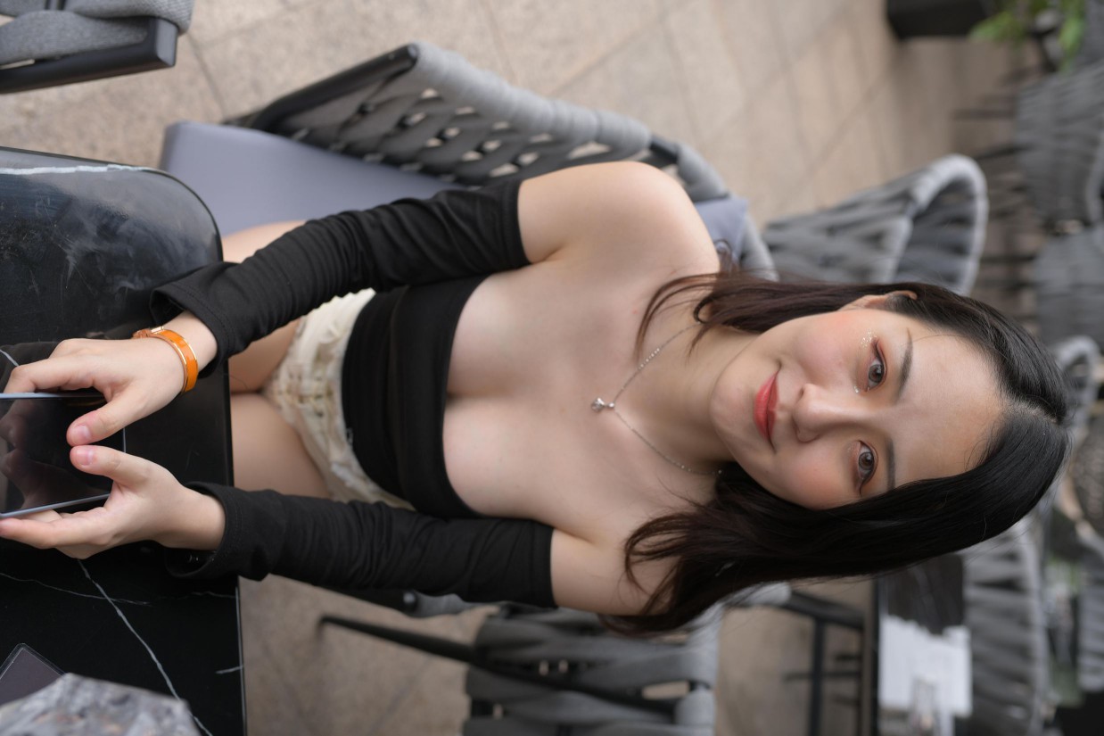 白色短裤的女生笑的很开心【177P】00035-婷美图