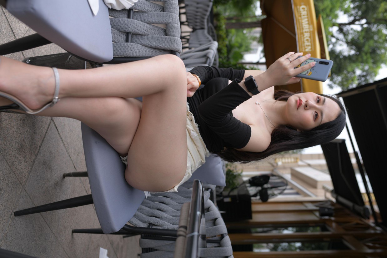 白色短裤的女生笑的很开心【177P】00035-婷美图