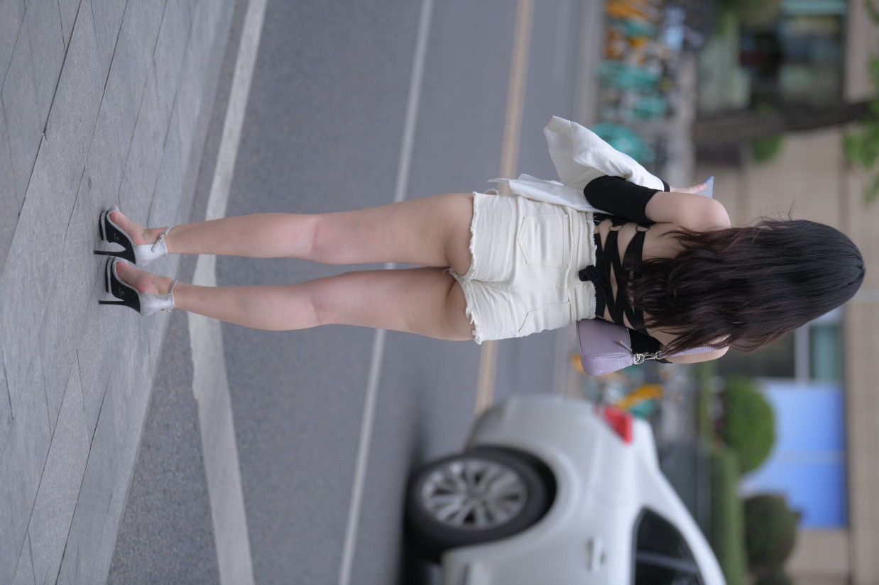 长发飘飘的白色热裤美丽女孩【49P】00029-婷美图