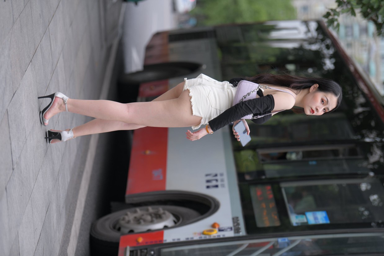 长发飘飘的白色热裤美丽女孩【49P】00029-婷美图