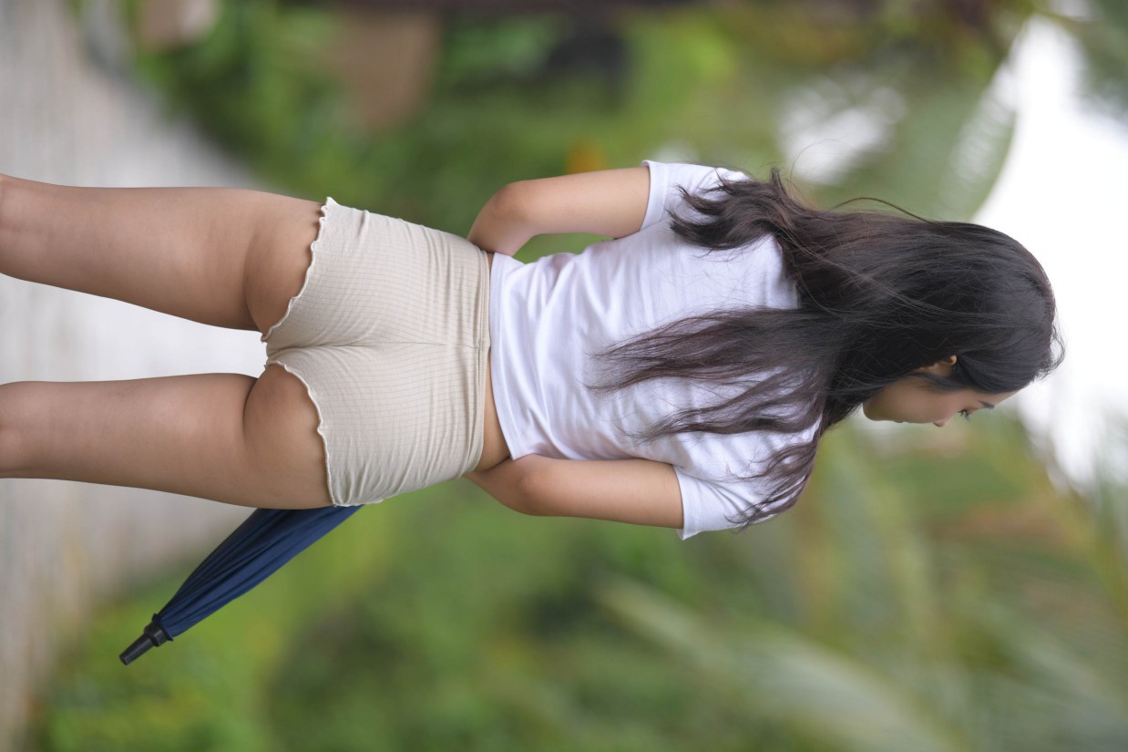 在郊外的长发热裤姑娘【388P】00022-婷美图