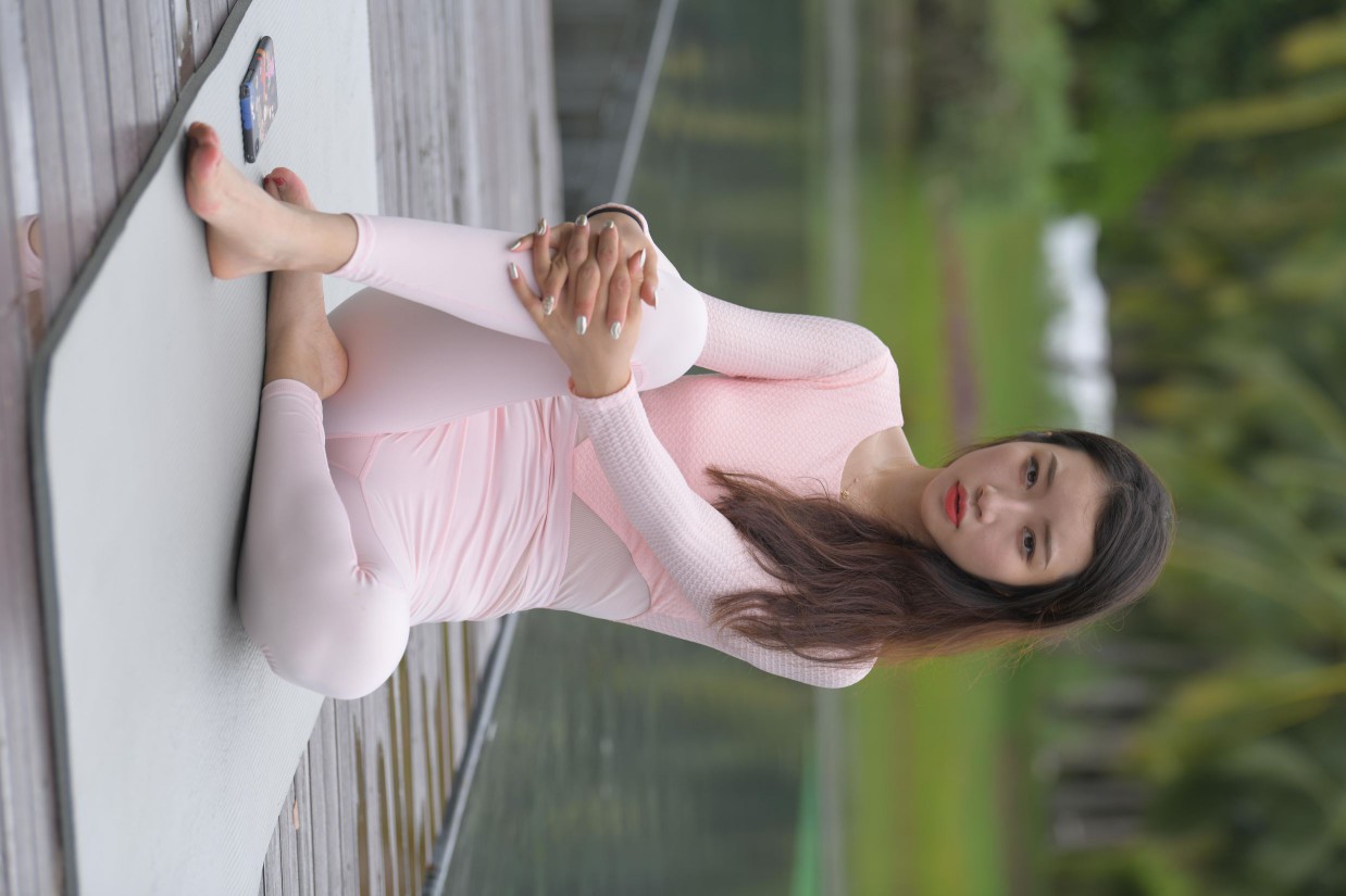 图片[7]-很漂亮眼睛也很大的白色瑜伽裤女孩【249P】00063-婷美图