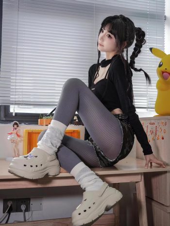 图片[3]-牛仔热裤+灰丝姑娘玩自拍-婷美图